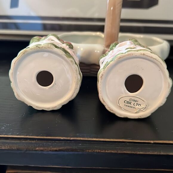 Vintage ceramic salt and pepper shakers, Asparagus in a basket - Picture 4 of 9